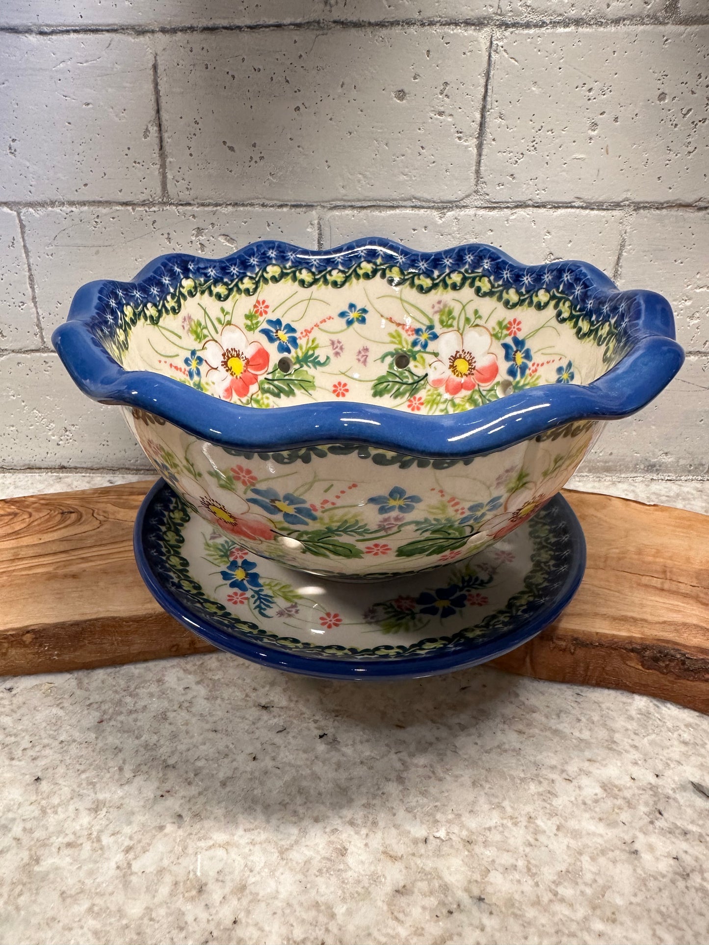 Kalich Polish Pottery, Signature Unikat Art Level 2, Berry Bowl/Colander w/Plate