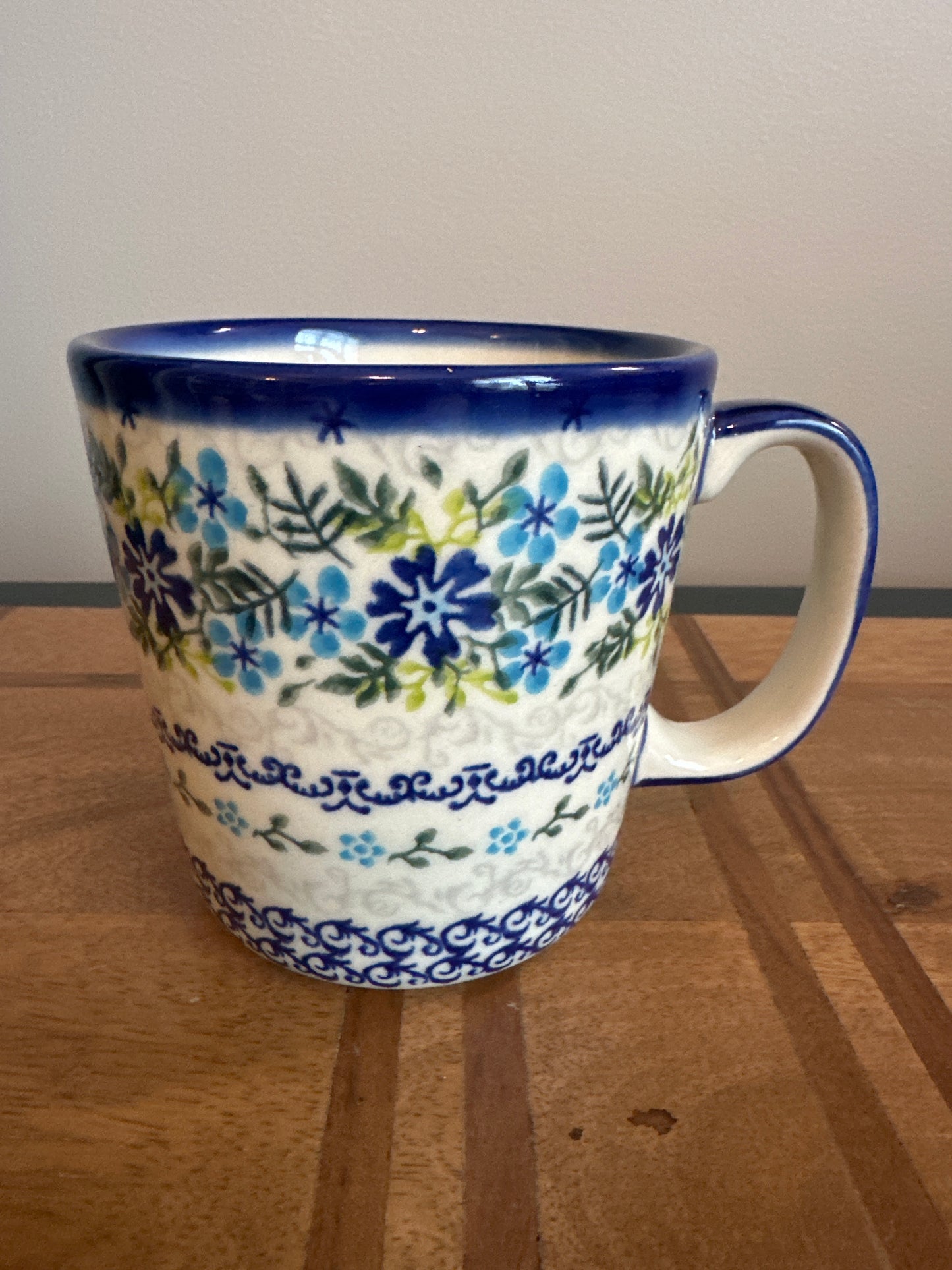 Vena Polish Pottery Blue Garden Dream 16 oz. Mug