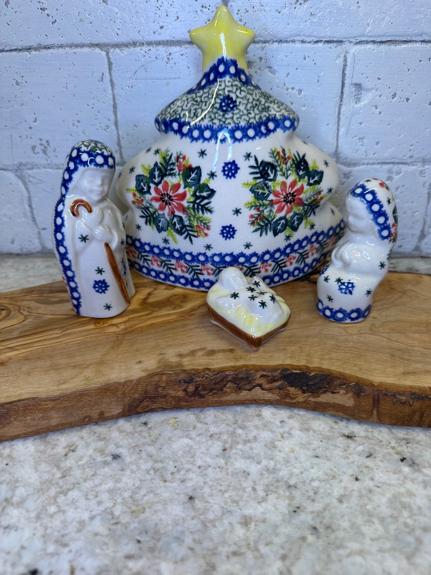 Ceramika Vena Polish Pottery, Snowflake Glory, Figurine Nativity Set, 6"