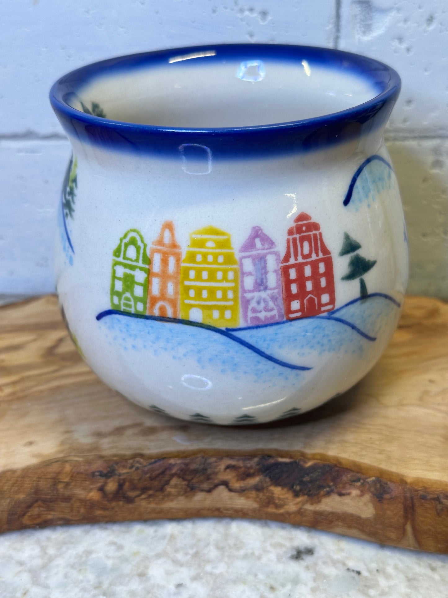 Vena Polish Pottery, Snowman Sleigh Colored Houses, Bubble Mug 16 oz
