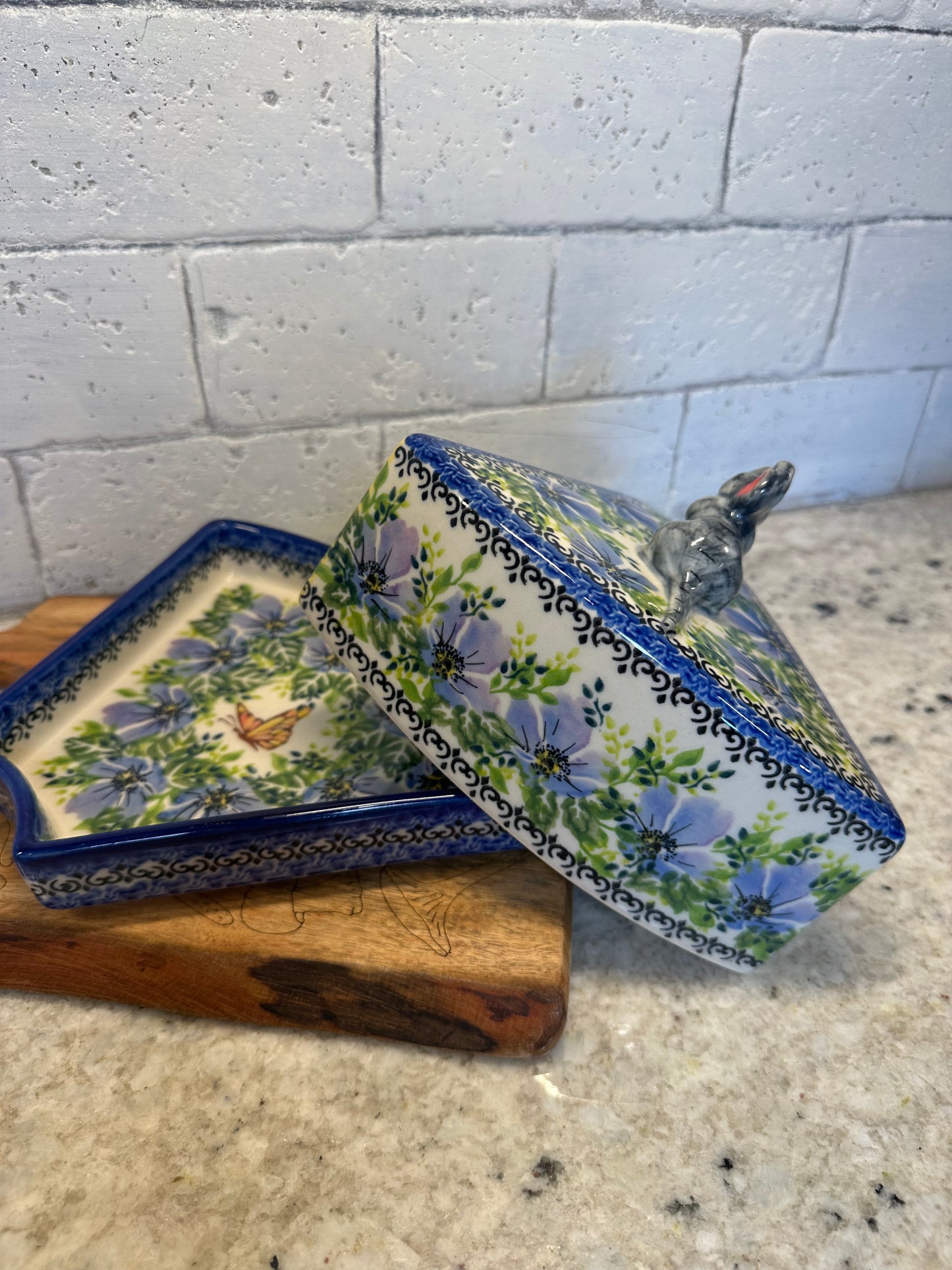 Kalich, Blue Magnolia with Mouse Cheese Wedge Box