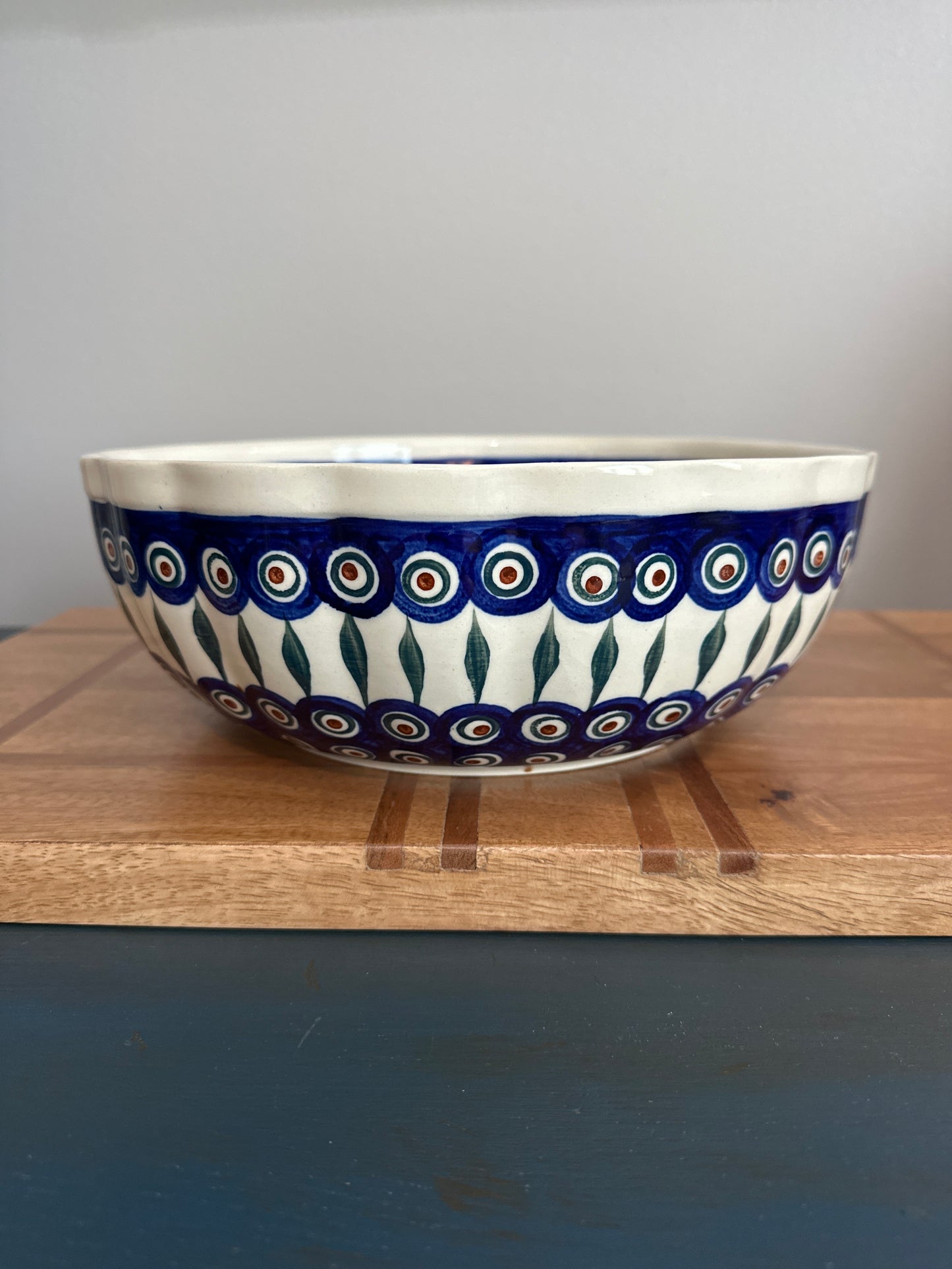 Zaklady Polish Pottery, Preowned.11" Scalloped Serving Bowl, Traditional Peacock Leaves