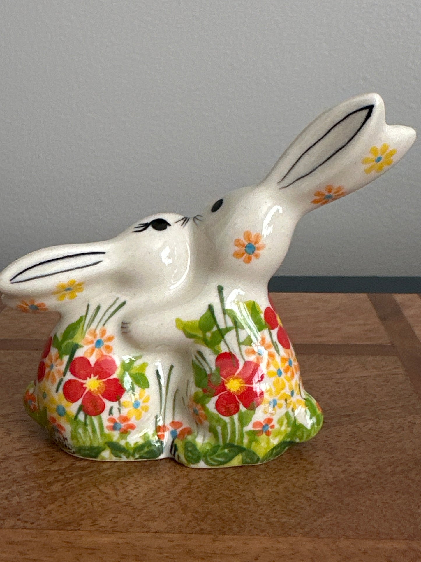 Kalich Polish Pottery, Kissing Bunnies/Rabbits Figurine, Pattern D