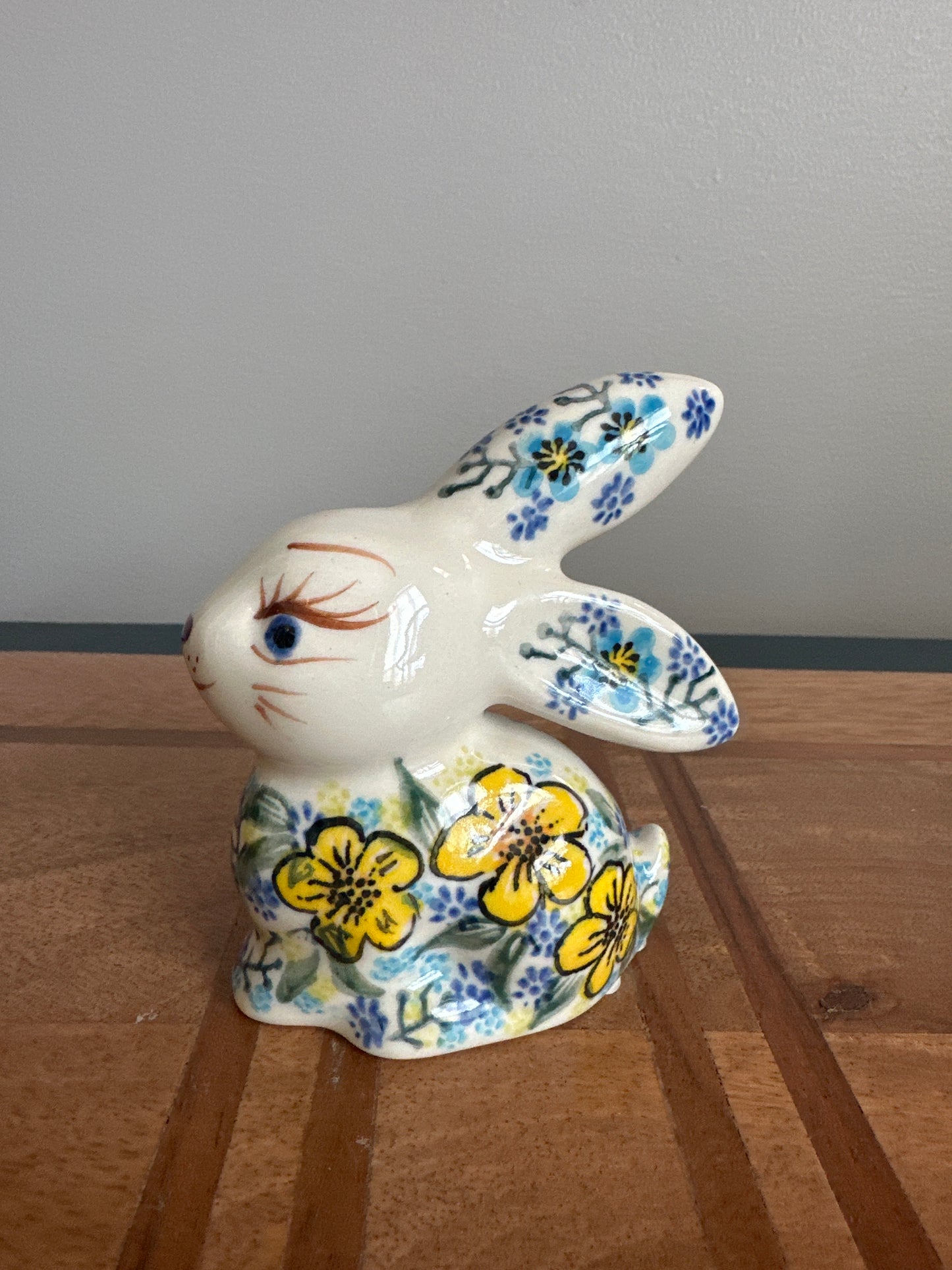 Vena Polish Pottery Yellow Afternoon Garden Bunny Figurine