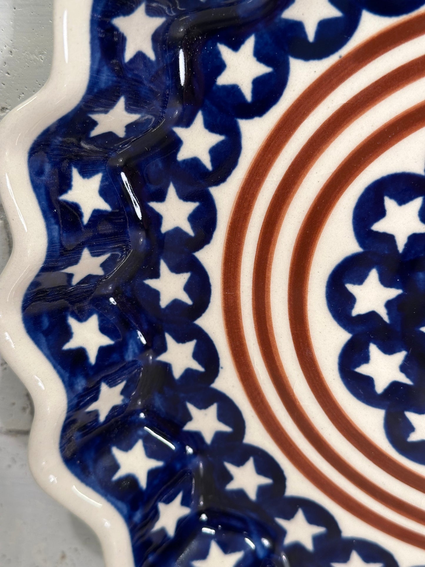 Zaklady Polish Pottery, Stars & Stripes Scalloped Pie Baker, Preowned