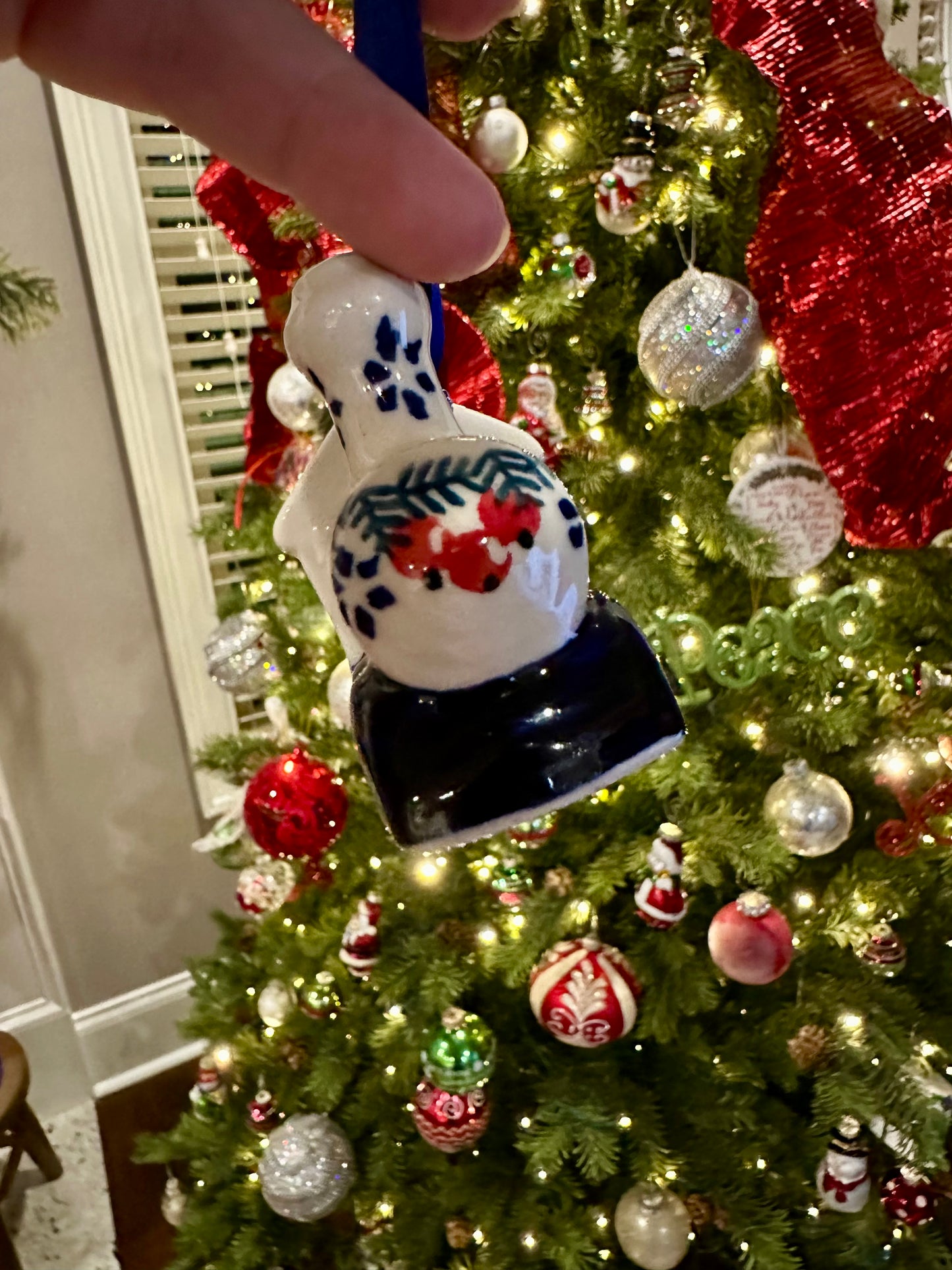 Manufaktura Gile Carolers Train Ornament