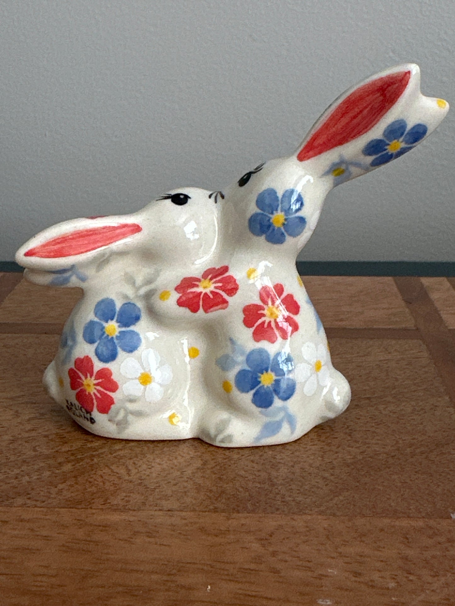 Kalich Polish Pottery, Kissing Bunnies Figurine, Pattern C
