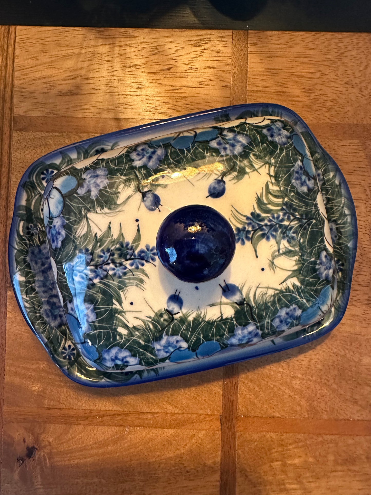 Kalich Polish Pottery, Unikat Art Level 2, White & Blue Flowers Butter Dish