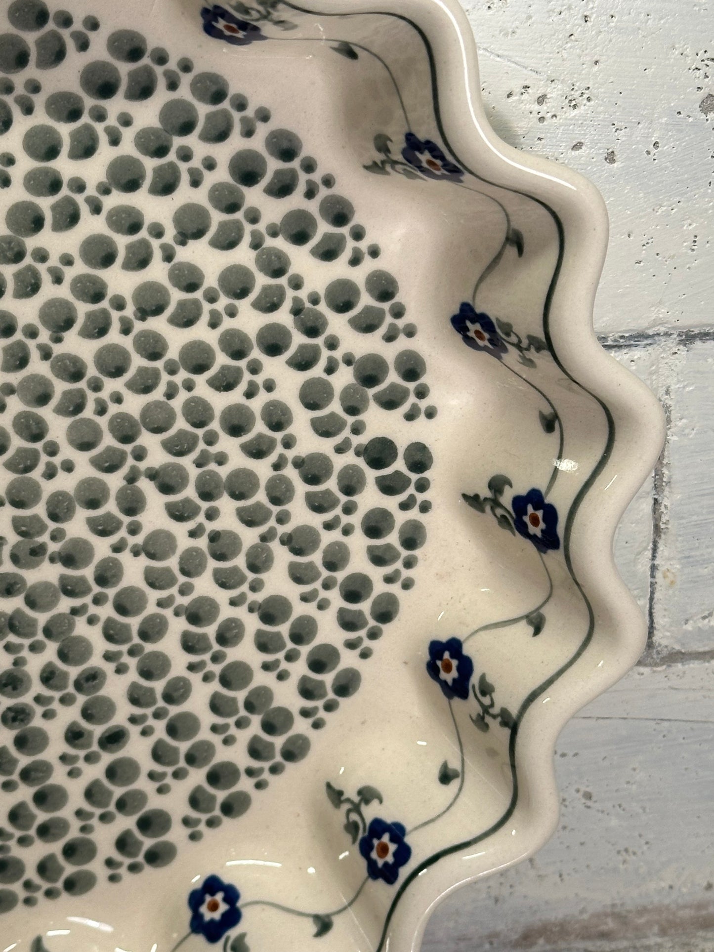 Zaklady Polish Pottery, Blue Flowers with Green Vines & Dots, Scalloped Pie Baker