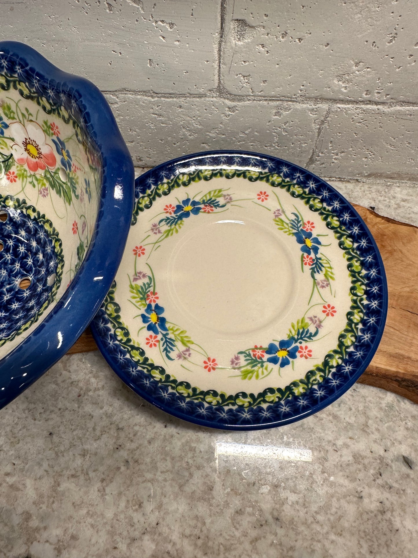 Kalich Polish Pottery, Signature Unikat Art Level 2, Berry Bowl/Colander w/Plate
