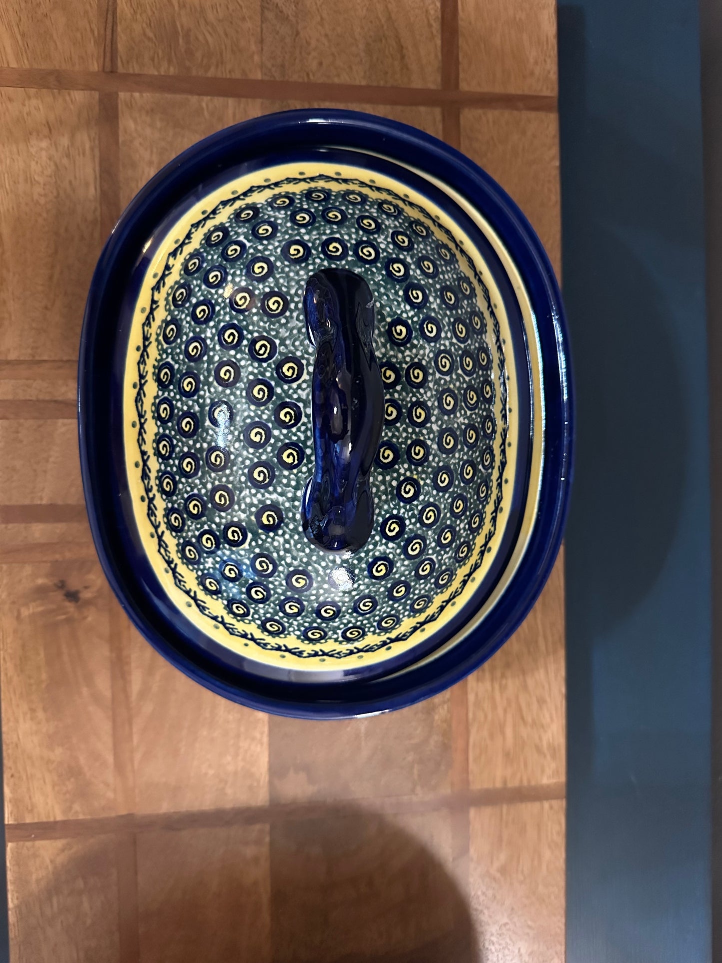Zaklady Polish Pottery Bumble Bee Oval Covered Baker