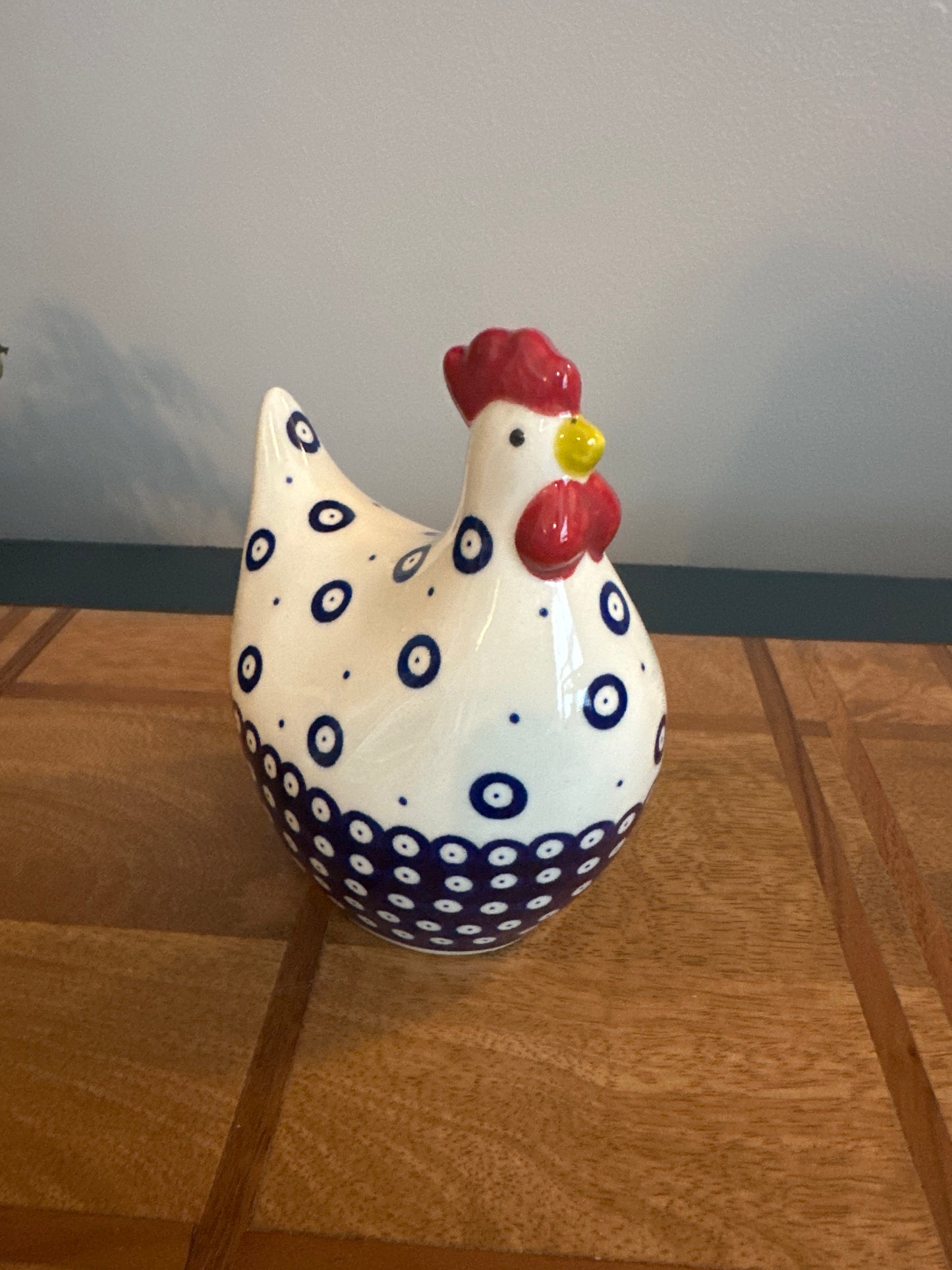 Amfora Polish Pottery 5.5" Hen Figurine. Pattern: Owl Eye