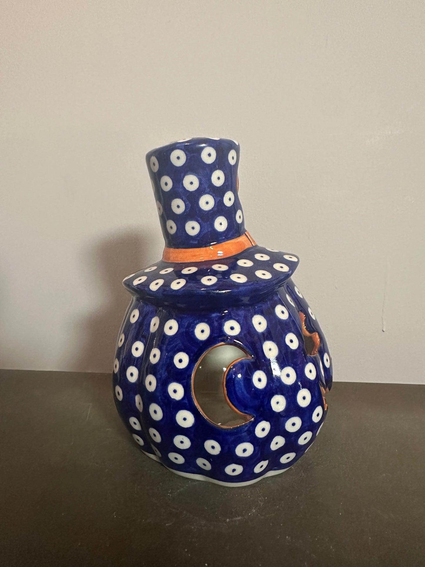 Vena Owl Eye, Pumpkin with Hat, Orange Face Luminary 7"