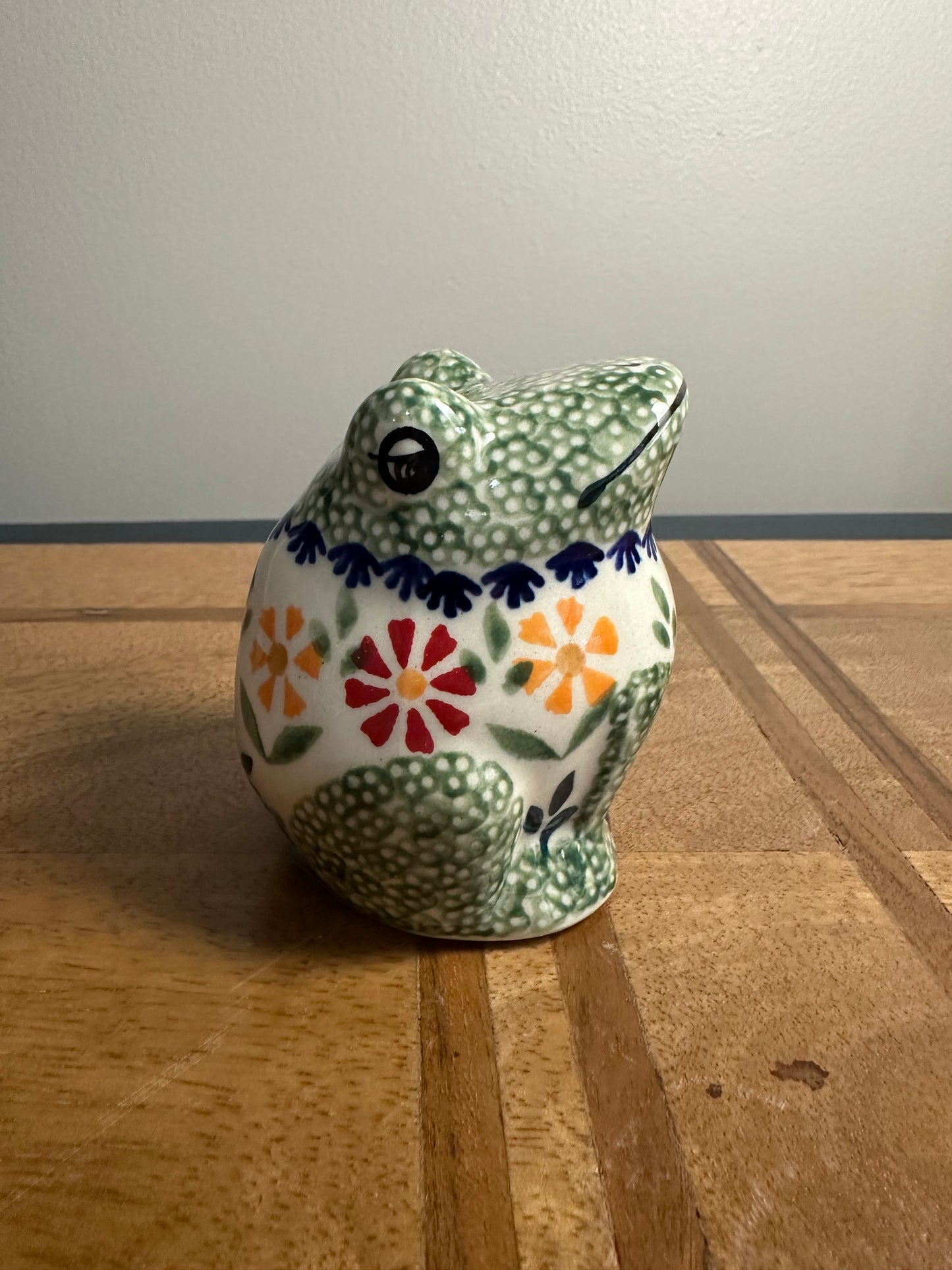 Manufaktura Polish Pottery Marigold Sitting Frog