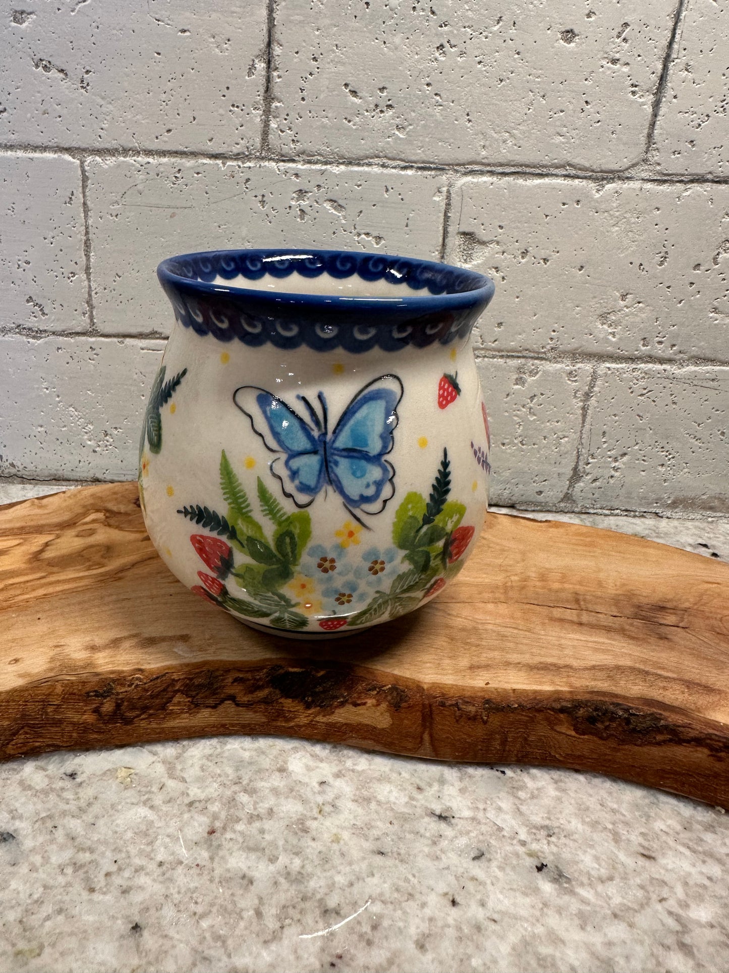 Kalich Polish Pottery, Strawberry Butterfly XL Bubble Mug, 19 oz