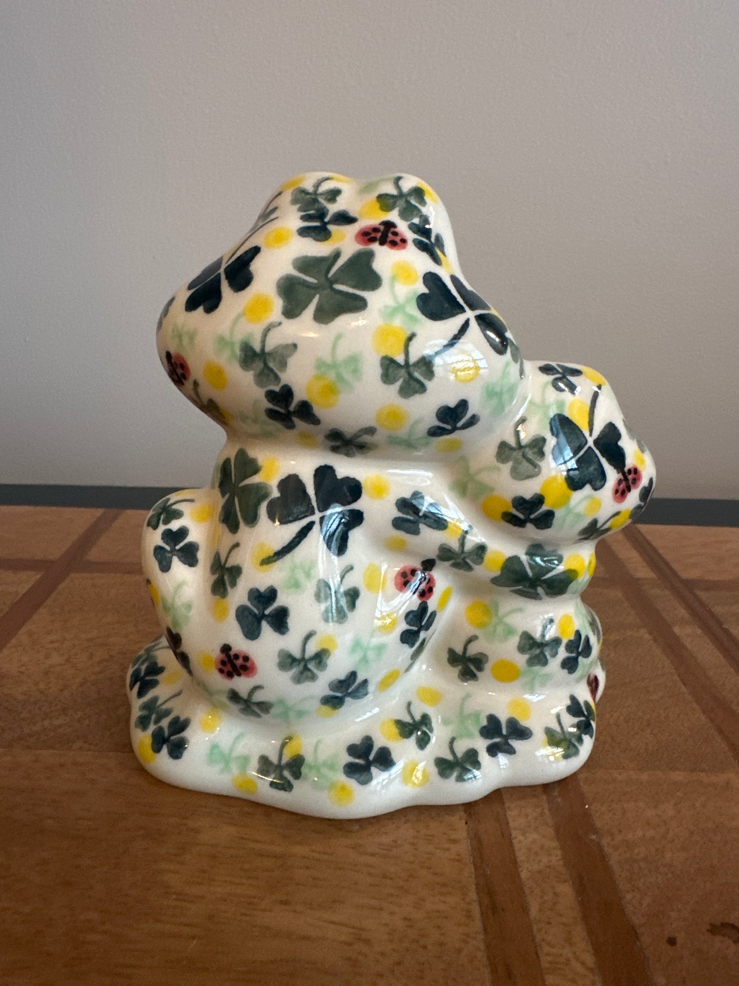 Vena Polish Pottery, Lucky Shamrock Double Frog Figurine