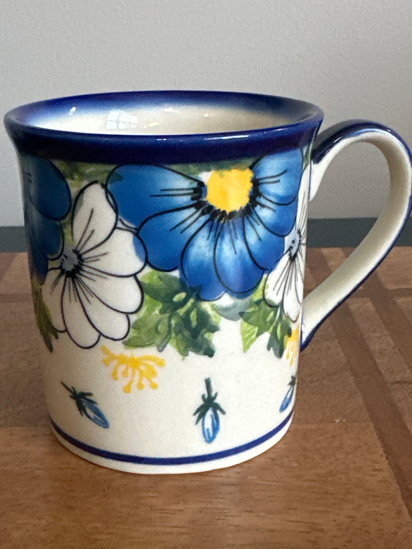 Kalich Polish Pottery, Unikat, White, Blue & Yellow Flower Straight 8 oz Mug