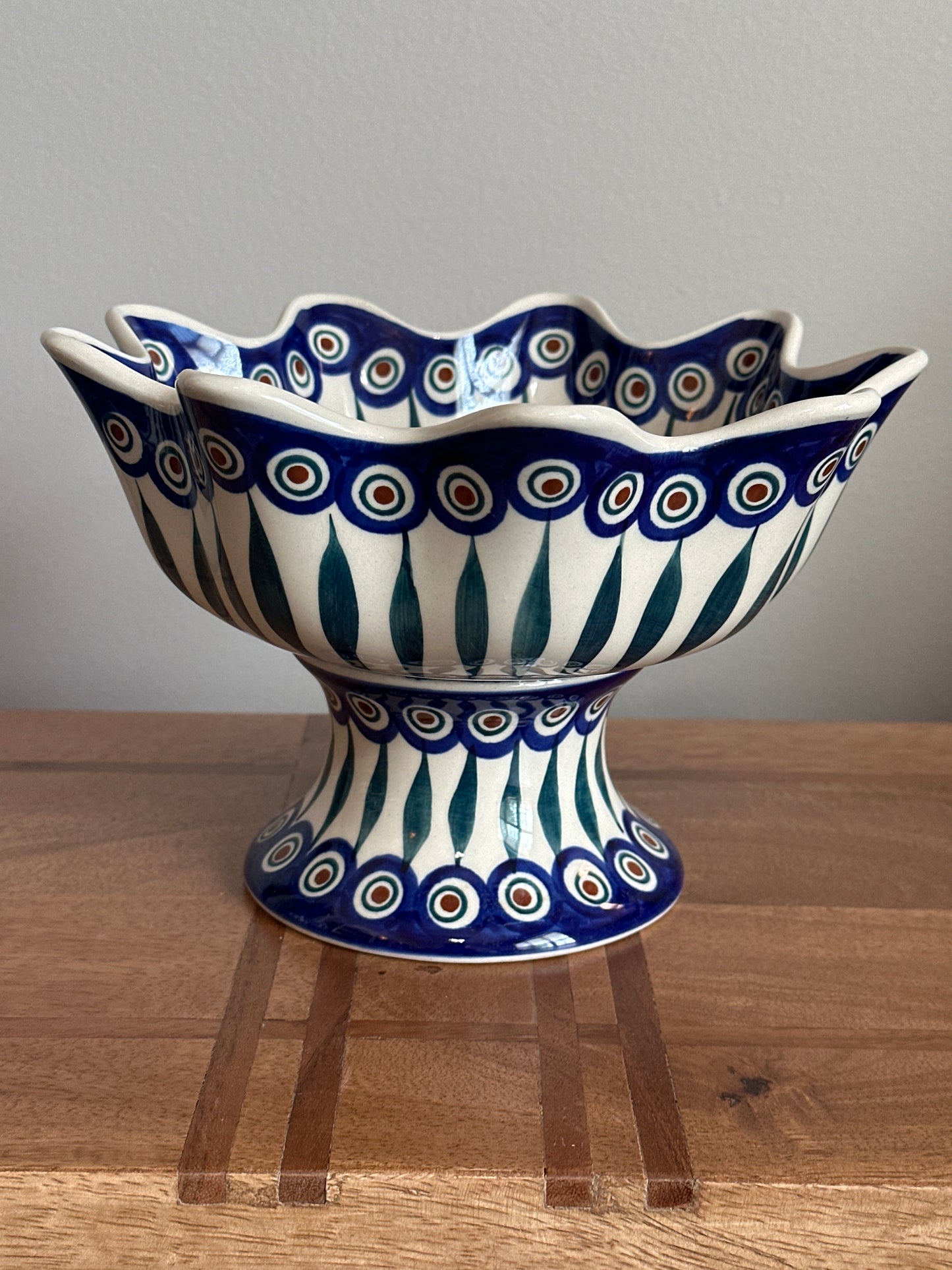 Manufaktura Polish Pottery, Traditional Peacock Leaves, Preowned, Wavy Pedestal Bowl