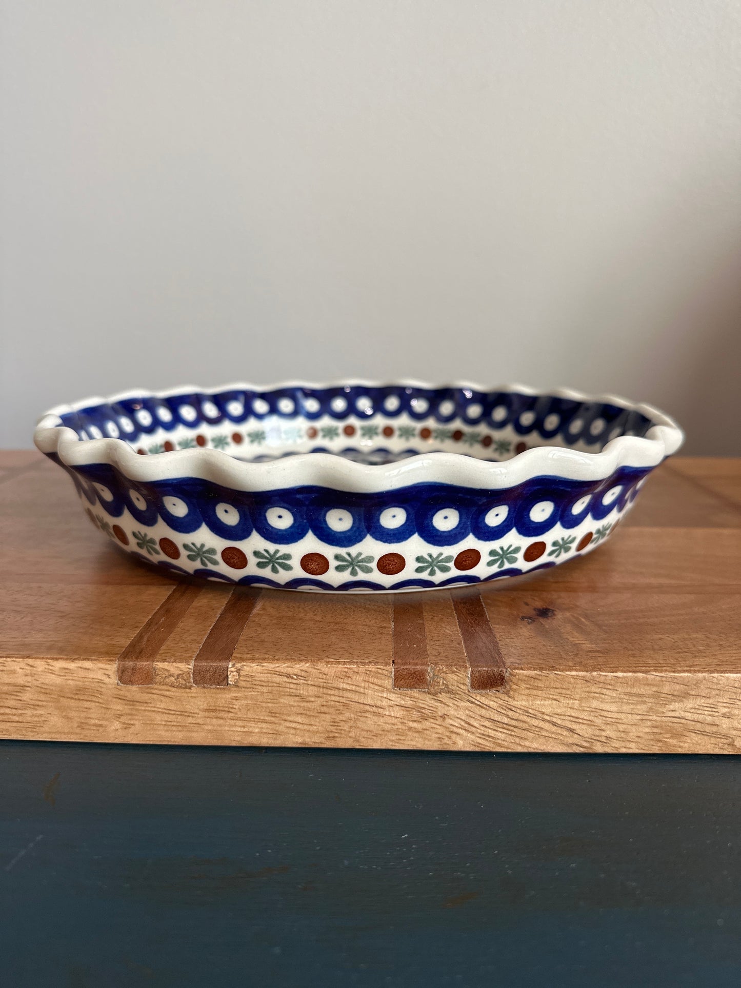 Ceramika Artystyczna Polish Pottery, Traditional Mosquito, Ruffled Pie Plate