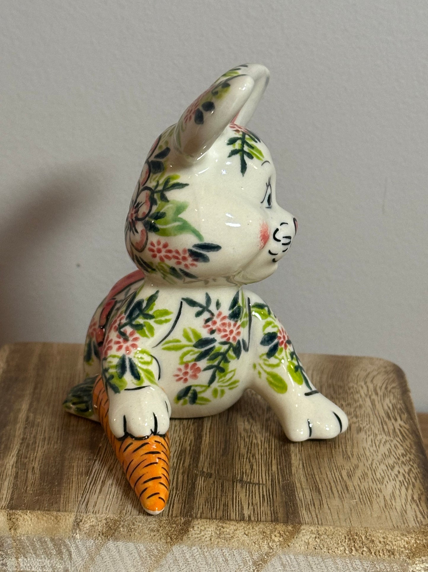 Vena, Precious Bunny Figurine 4.5"x2"x5.35"