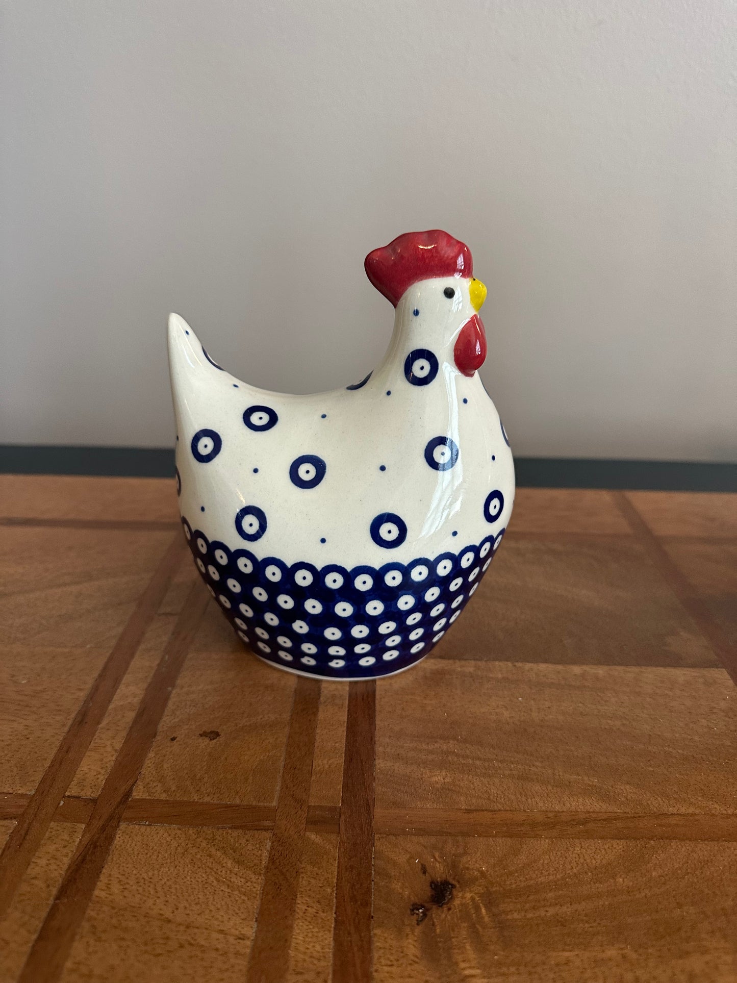 Amfora Polish Pottery 5.5" Hen Figurine. Pattern: Owl Eye