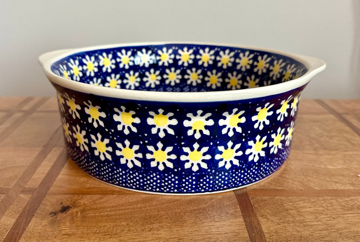 Preowned- Manufaktura Daisy 10" Round Handled Baker/Serving Dish