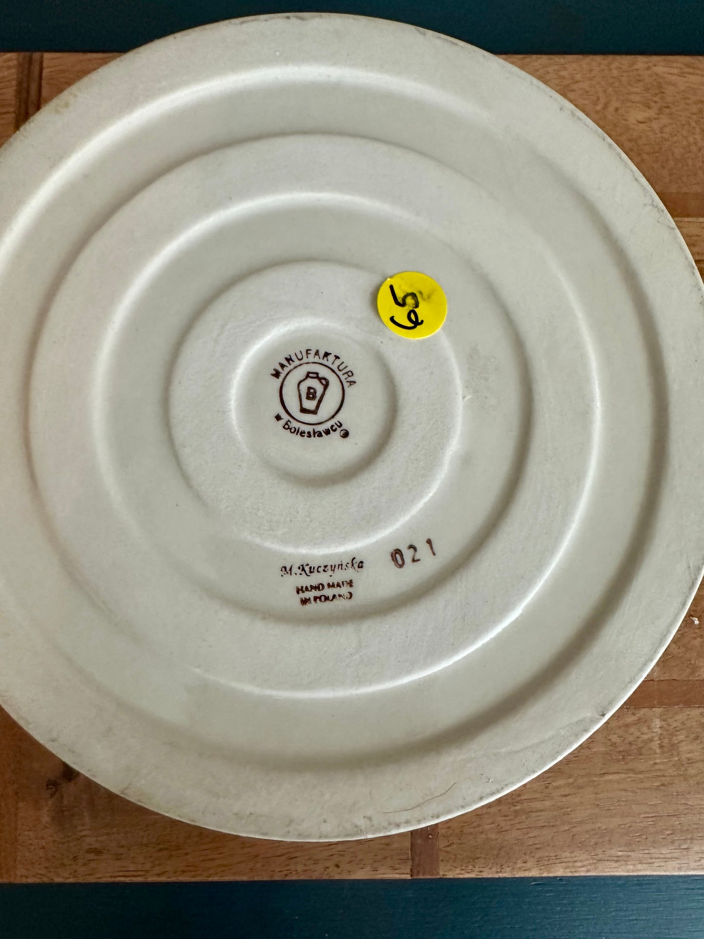 Preowned- Manufaktura Daisy 10" Round Handled Baker/Serving Dish
