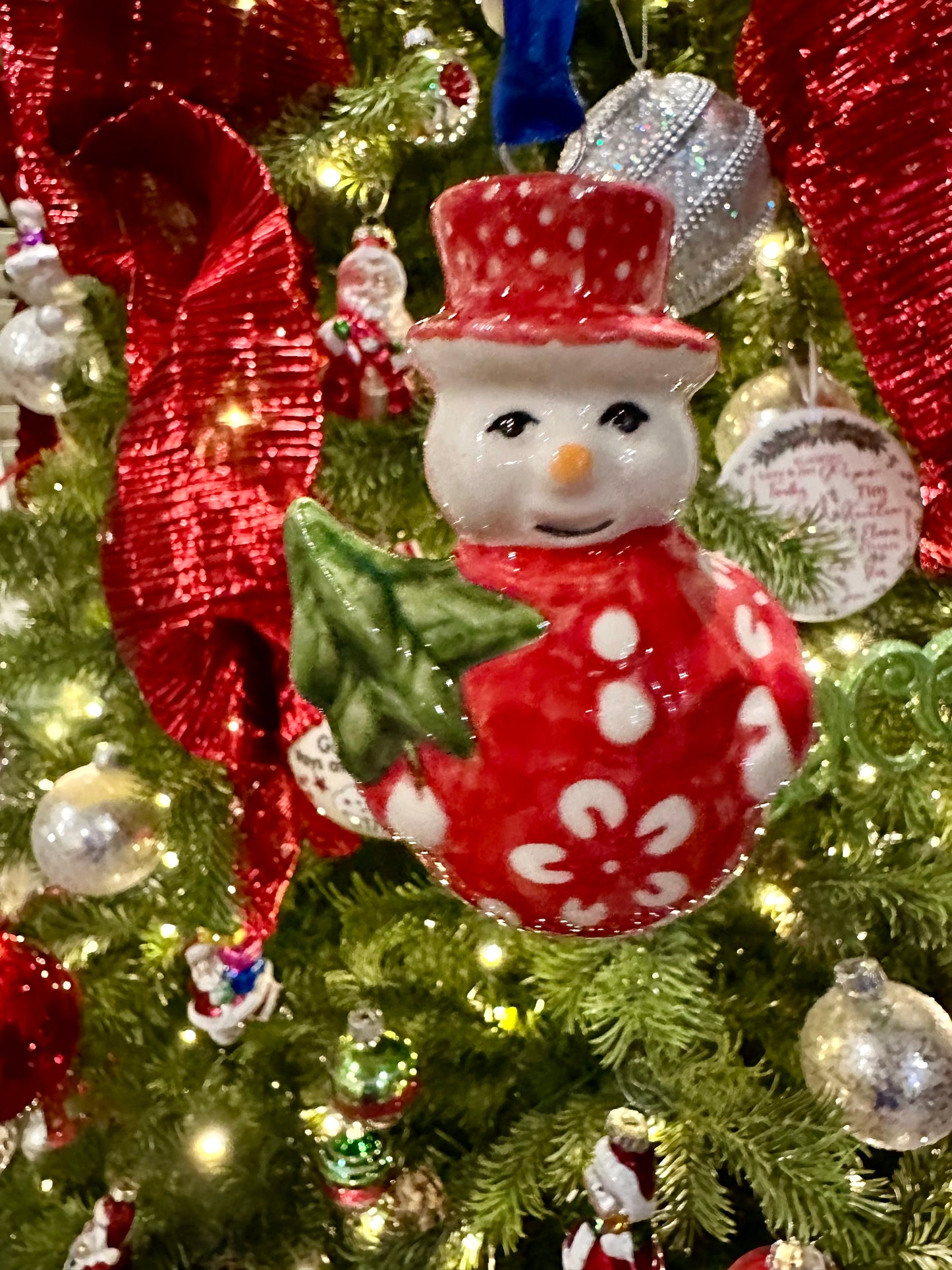 Manufaktura Red Blossom, Snowman w/Tree, Ornament