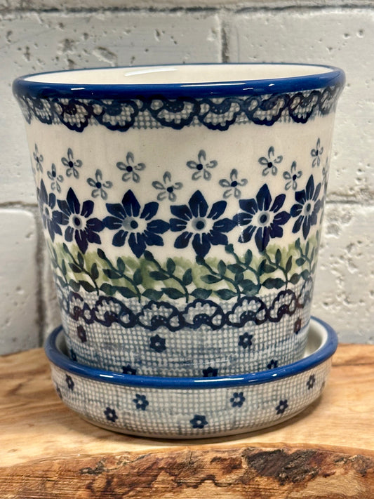 Manufaktura, Hallsey Flower Pot/Planter with Drainage Hole