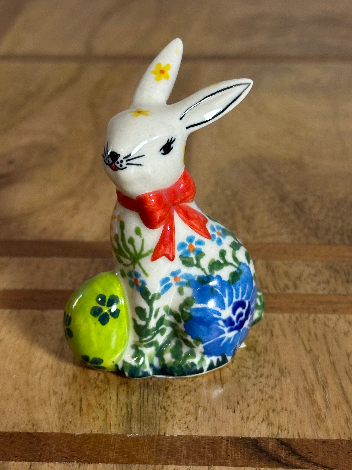 Kalich, Art Level, Mini Bunny with Green Egg Figurine