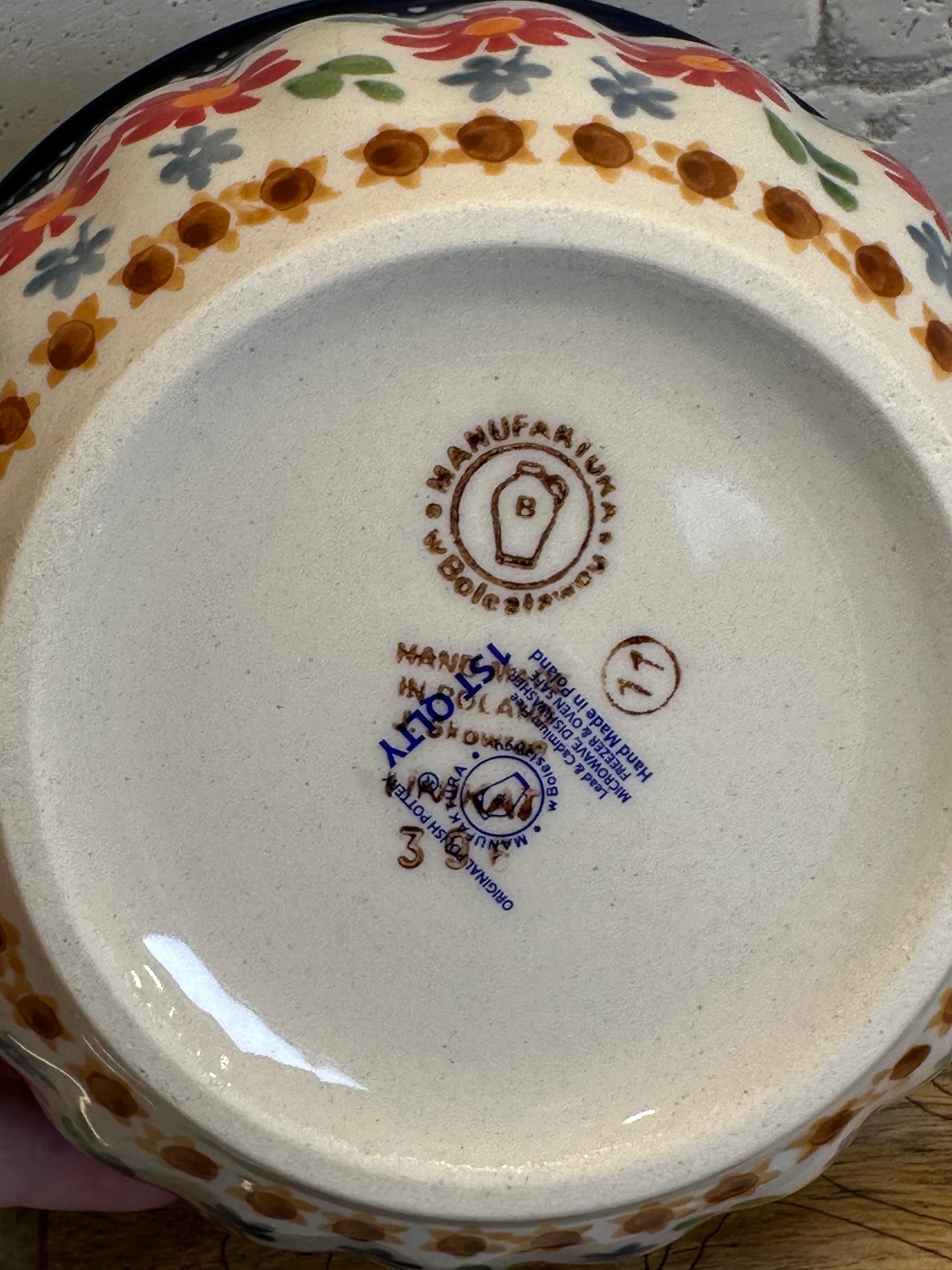 Manufaktura, Red Daisy Daze, Round Scalloped Bowl 5.5"