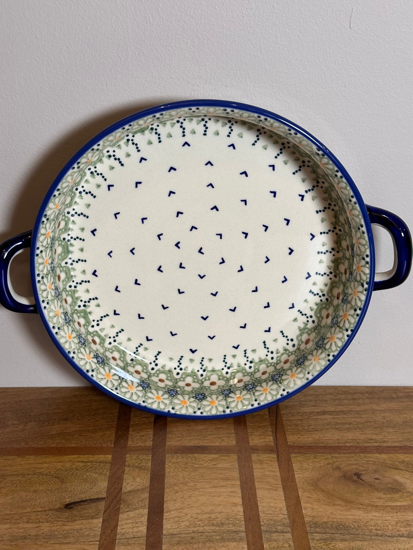 Manufaktura Green Daisy, Round Baker with Handles