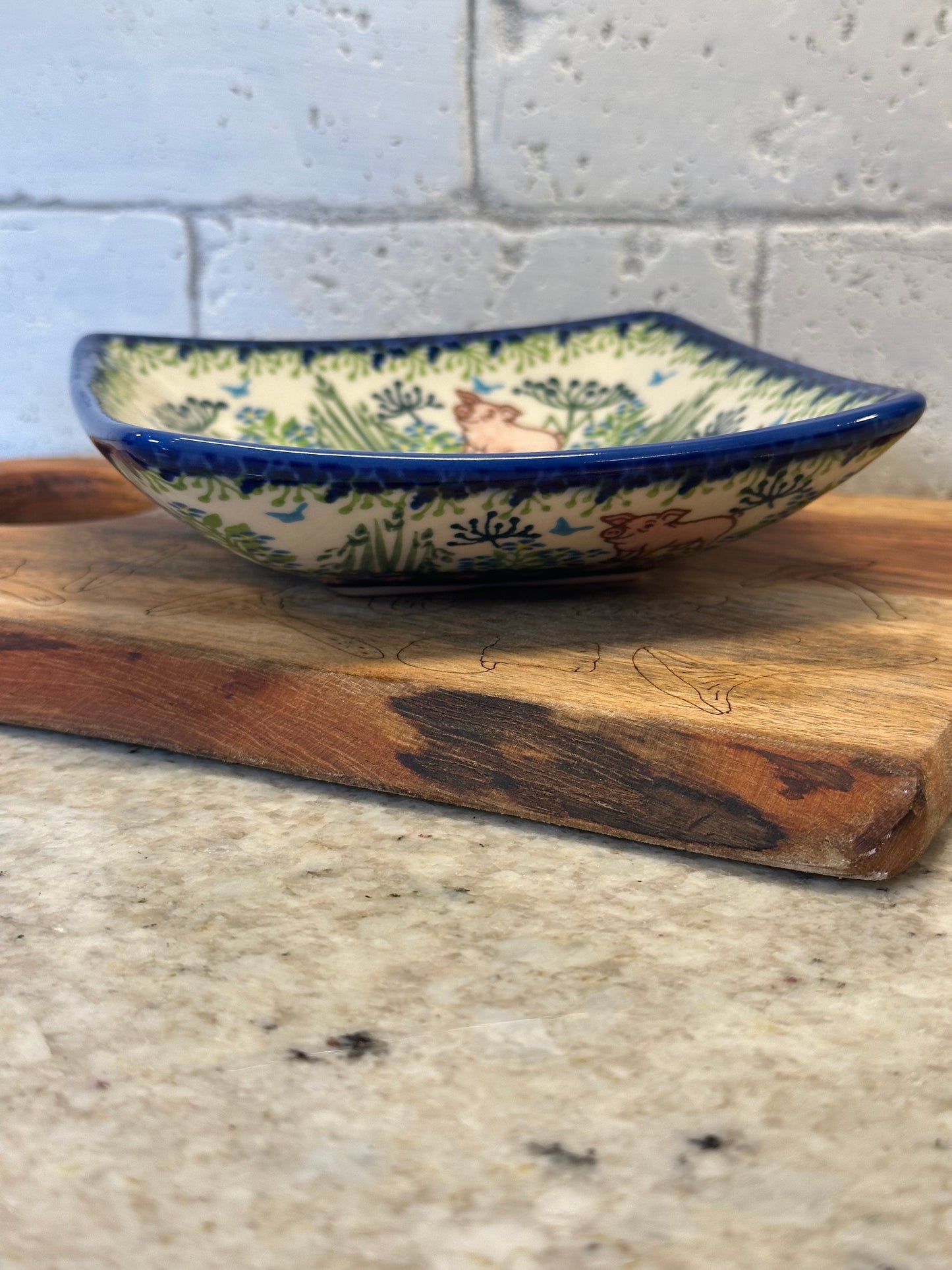 Kalich, Art Level A, Piggy, Square Nut Bowl