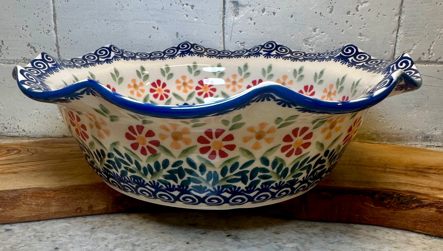 Manufaktura, Pinwheels, Medium Scallop Bowl 9.25"