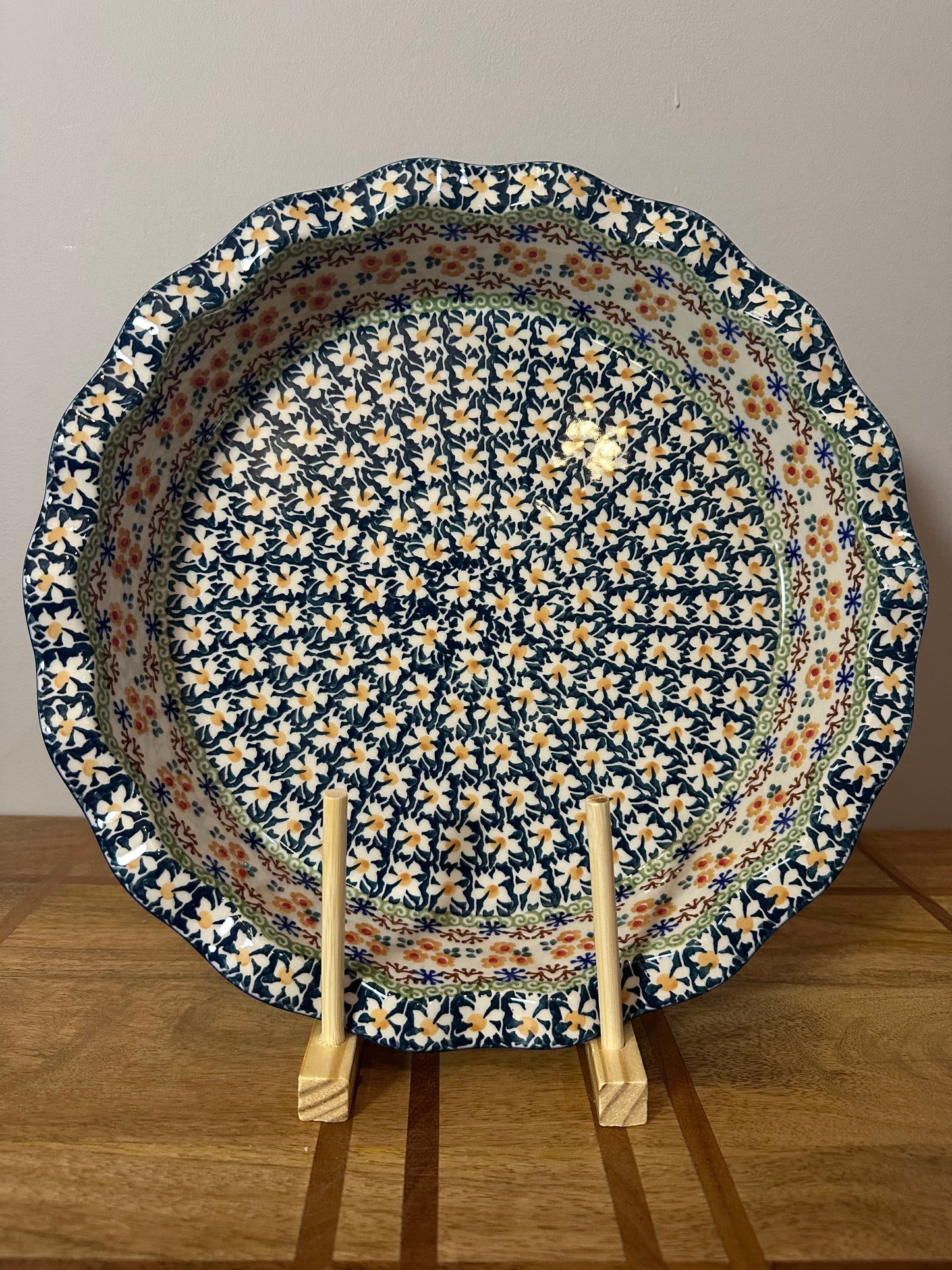 Manufaktura, Signature Augusta, Large Ruffled Baker/Casserole