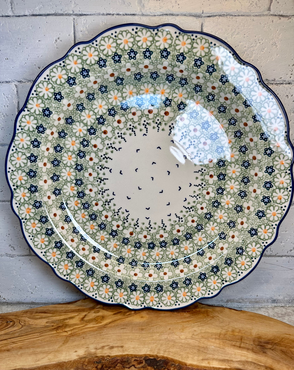 Manufaktura, Daisy Jane,  Scalloped Platter.  13.5"