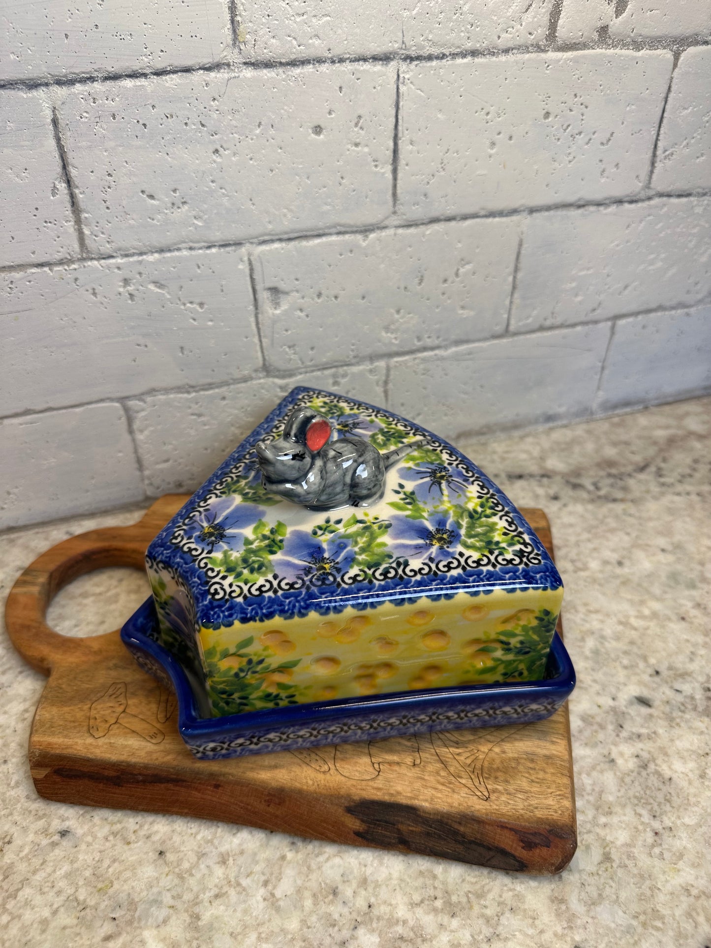 Kalich, Blue Magnolia with Mouse Cheese Wedge Box