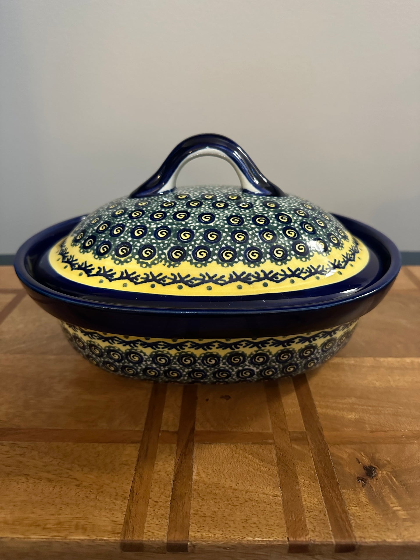 Zaklady Polish Pottery Bumble Bee Oval Covered Baker