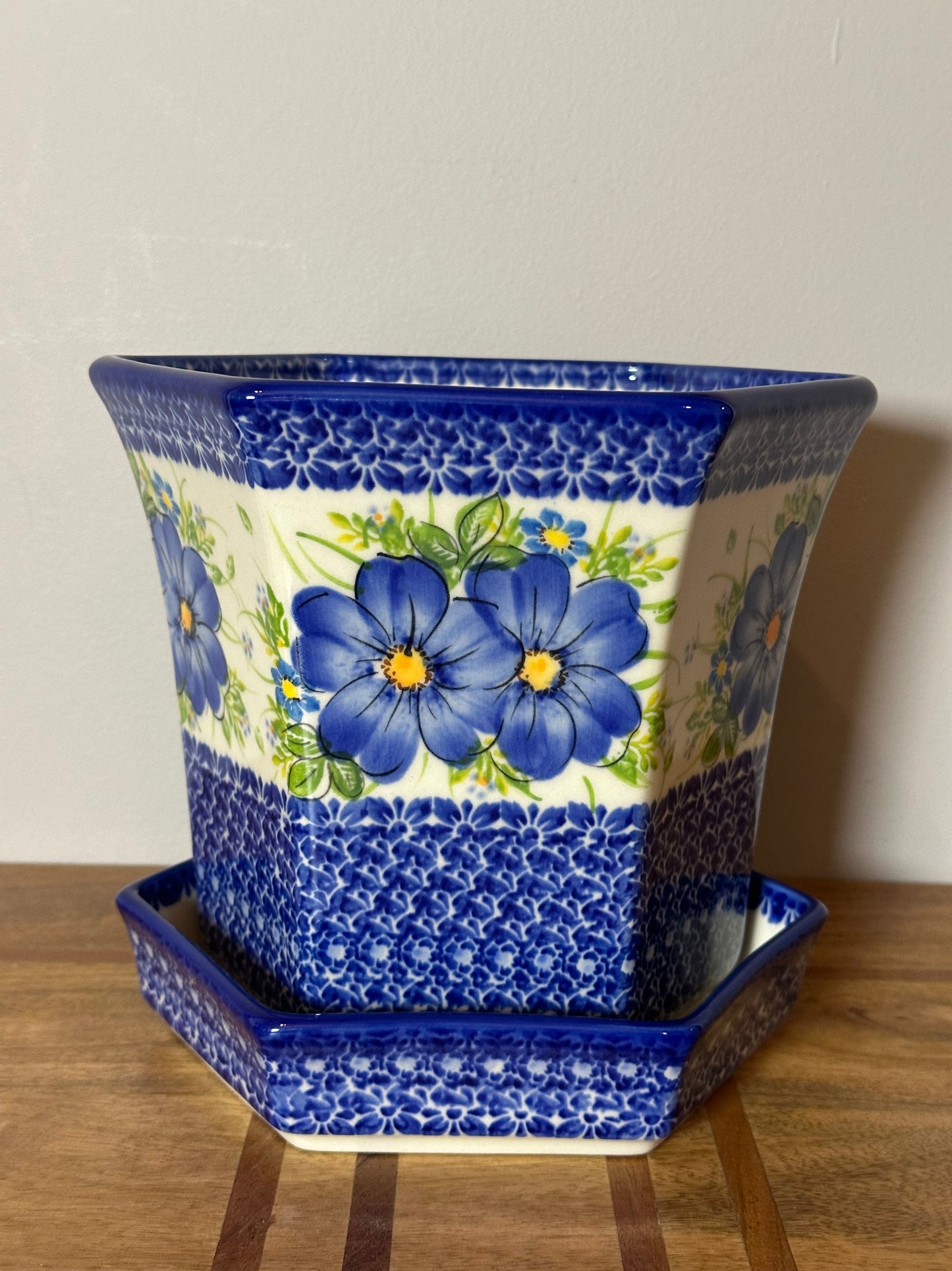 Kalich, Large Flower Pot with Hole & Tray