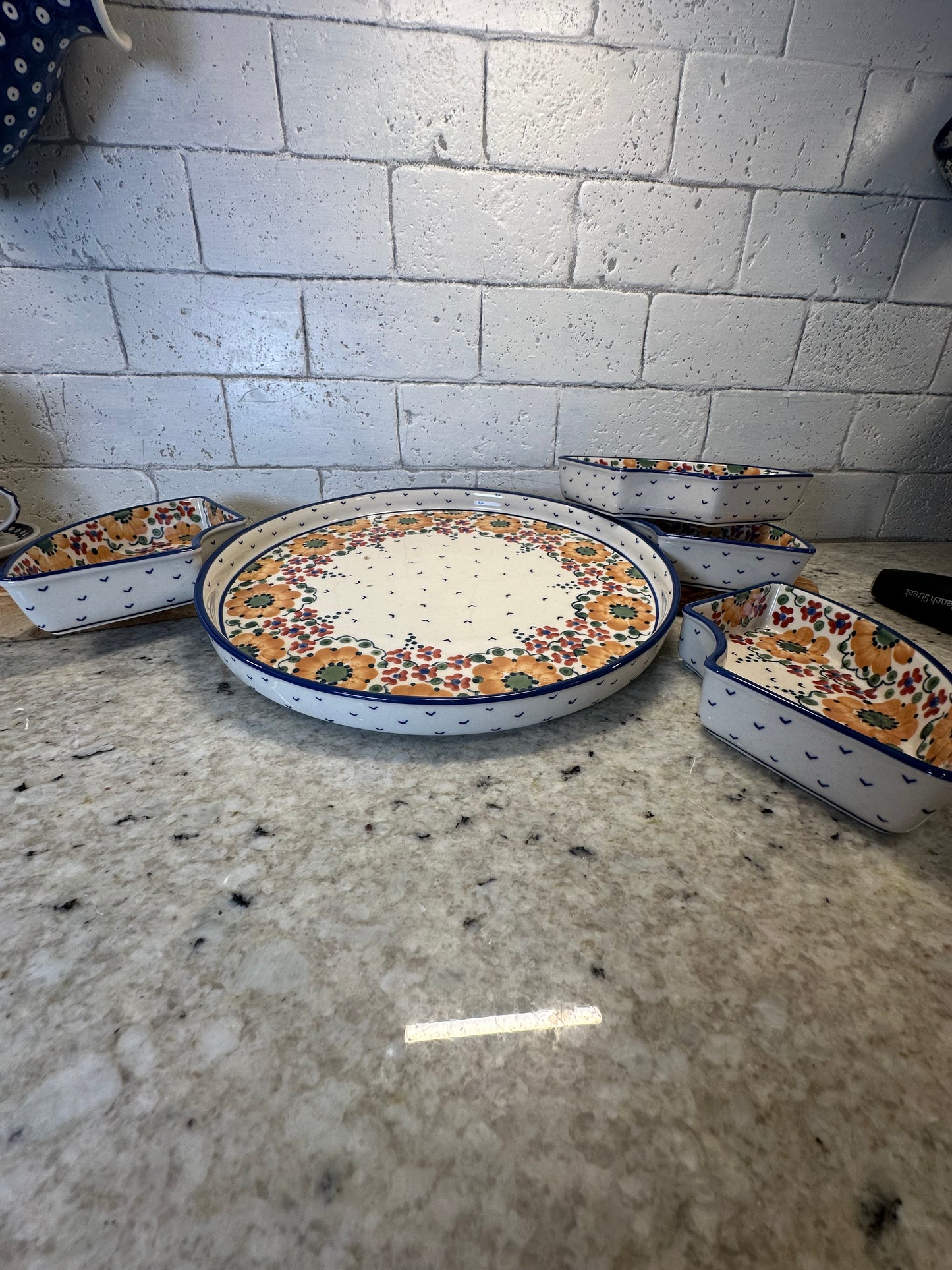 Manufakura, Avery, 5 Piece Platter/Serving Tray