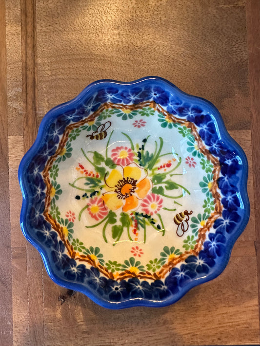 Kalich Polish Pottery.  Unikat Art Level 1. Yellow & Pink Flowers & Bee Scalloped Bowl