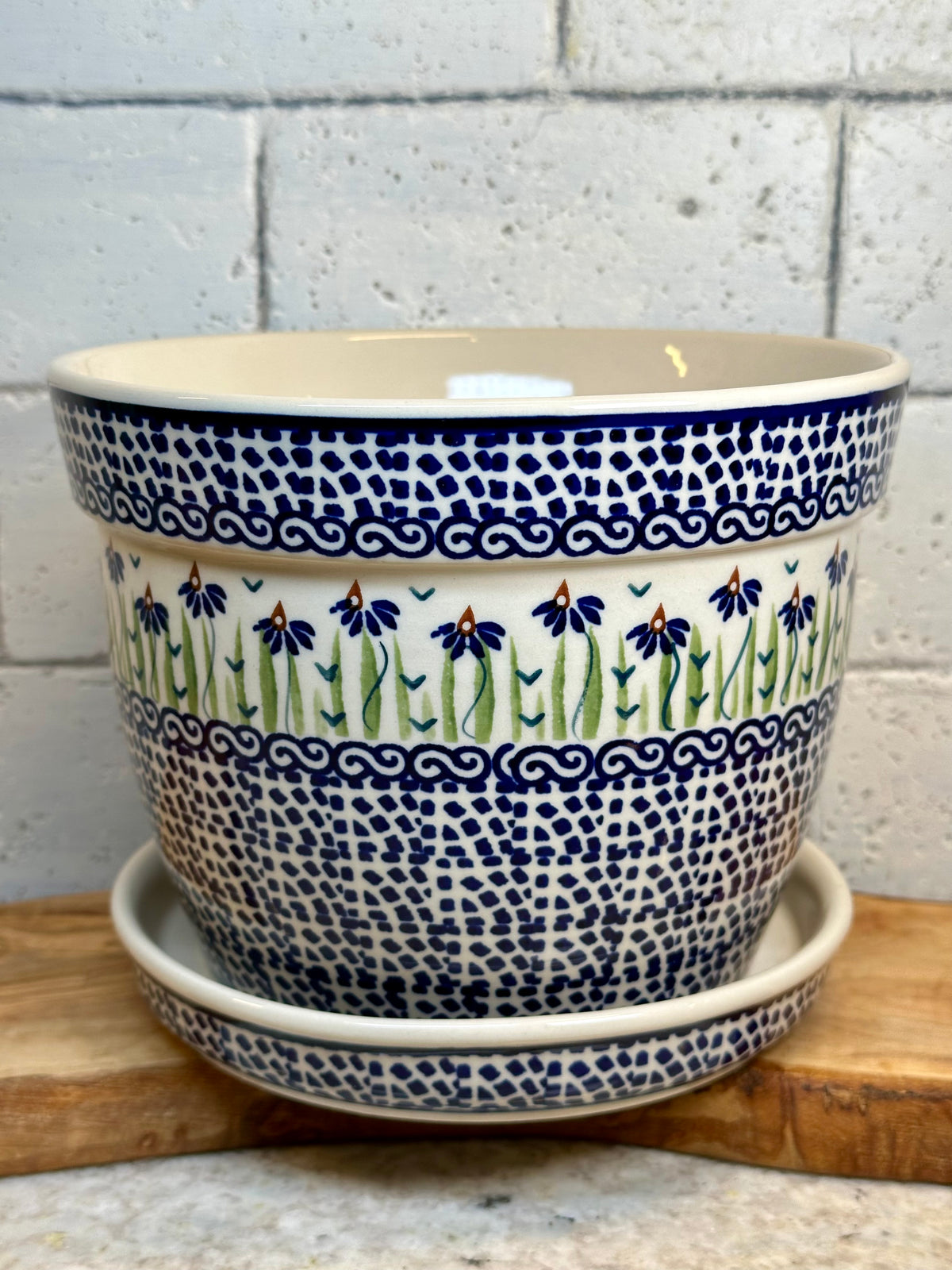 Manufaktura, Addie Jo, Large Flower Pot with Drainage and Tray
