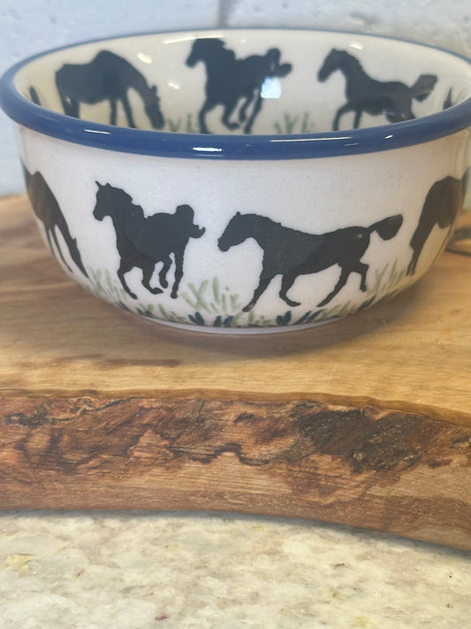 Manufaktura, Horsin' Around, Bowl