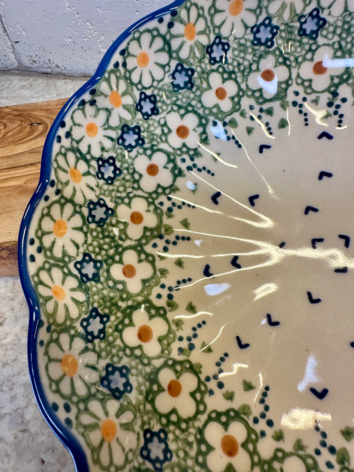 Manufaktura, Daisy Jane, Scalloped Bowl  8"