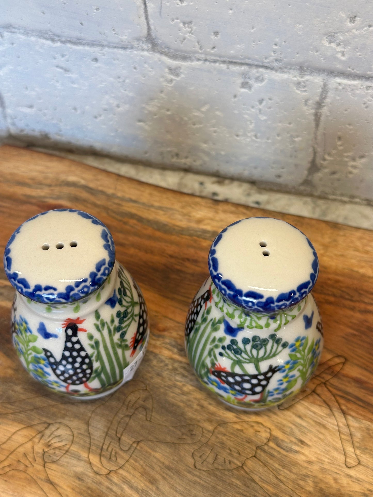 Kalich, Art Level A, Polka Black Chicken, Salt & Pepper Shaker Set