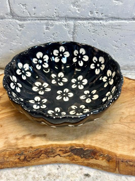 Manufaktura, Black Blossom, Scalloped Bowl 4.7"