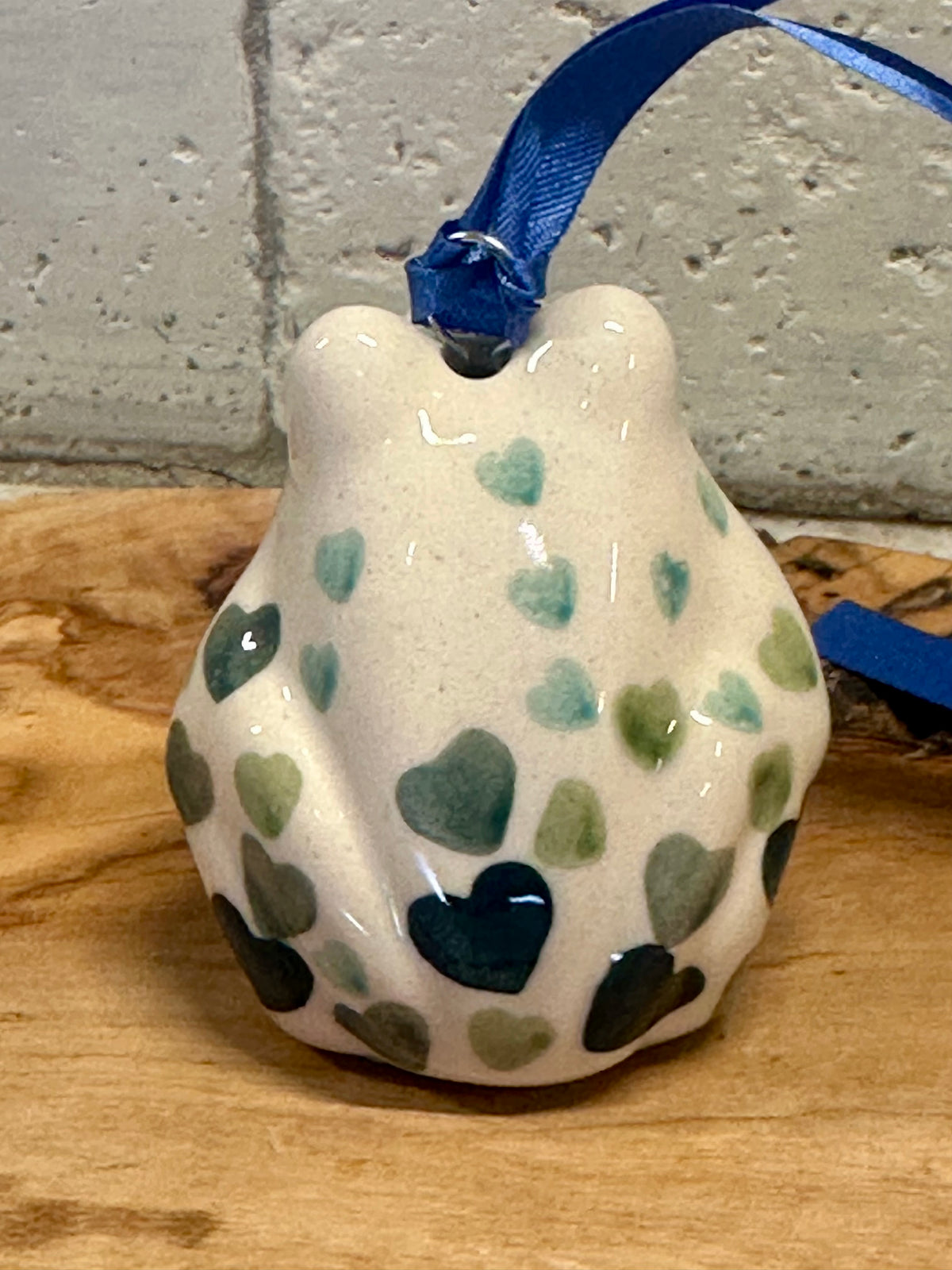 Manufaktura,  Hoppy Hearts, Frog Ornament