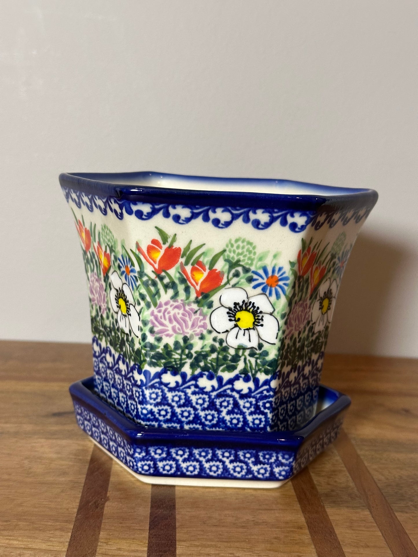Kalich, Art Level 2, Floral Planter/ Flower Pot with Tray