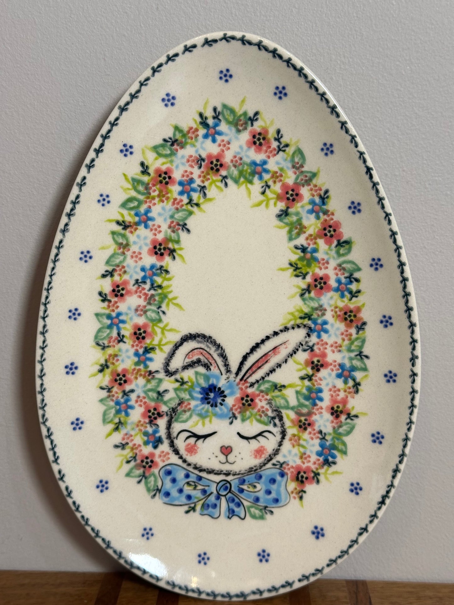 Vena Unikat Blue Bow Bunny, Egg Shaped Platter