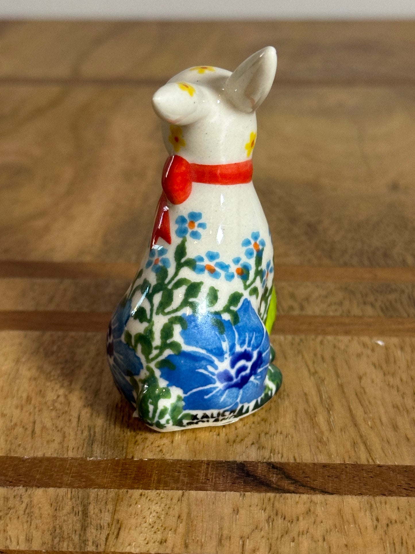 Kalich, Art Level, Mini Bunny with Green Egg Figurine